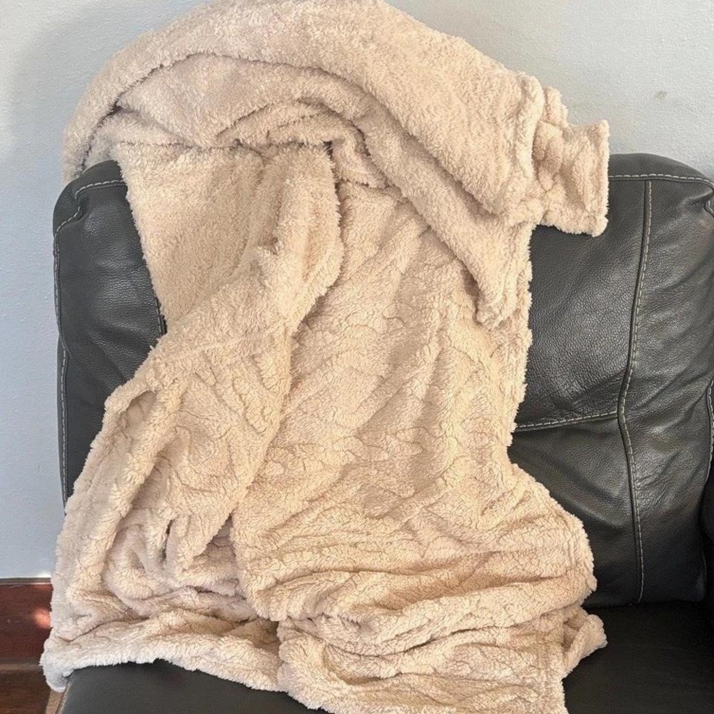 Soft Tan Sherpa Throw Blanket Plush Faux Shearling Beige Fleece Cozy Home Decor